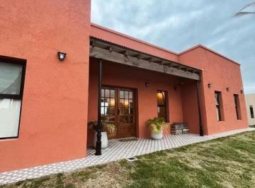Casa · 250m² · 6 Ambientes · Casa en Venta - 5 Dorm. 4 Baños - 1.000 m² - San Clemente del Tuyú