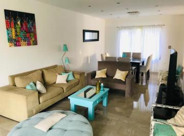Casa · 285m² · 7 Ambientes · 3 Cocheras · Casa en Venta - 5 Dorm. 3 Baños - Cochera - 610 m² - Mar del Plata