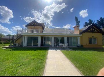 Casa · 347m² · 6 Ambientes · Casa en Venta - 4 Dorm. 4 Baños - 3.000 m² - La Plata