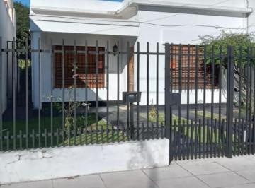Casa · 100m² · 3 Ambientes · Casa en Venta - 2 Dorm. 1 Baño - Cochera - 433 m² - Caseros
