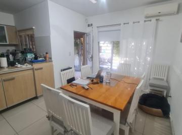 Casa · 100m² · 4 Ambientes · 1 Cochera · Casa en Venta - 3 Dorm. 2 Baños - Cocheras - 323 m² - Ituzaingó