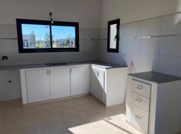 Casa · 163m² · 4 Ambientes · 1 Cochera · Casa en Venta - 3 Dorm. 1 Baño - 1.239 m² - San Miguel del Monte