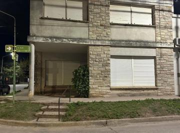 Casa · 136m² · 4 Ambientes · 1 Cochera · Casa en Venta - 3 Dorm. 3 Baños - Cochera - 150 m² - Lobos