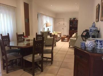 Casa · 320m² · 6 Ambientes · 2 Cocheras · Casa en Venta - 4 Dorm. 5 Baños - Local - 380 m² - Olivos