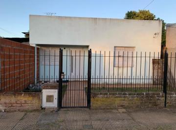 Casa · 117m² · 5 Ambientes · Casas en Venta - 3 Dorm. 2 Baños - 350 m² - San Carlos