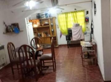 Casa · 90m² · 4 Ambientes · 3 Cocheras · Casa en Venta - 3 Dorm. 2 Baños - 950 m² - Bernal Oeste