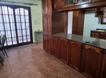 Casa · 280m² · 8 Ambientes · 1 Cochera · Casa en Venta - 4 Dorm. 4 Baños - Cochera - 497 m² - San Miguel