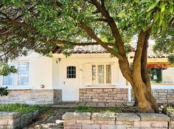 Casa · 73m² · 5 Ambientes · Casa en Venta - 3 Dorm. 2 Baños - 123 m² - Mar del Plata