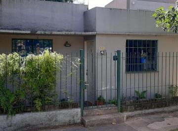 Casa · 60m² · 3 Ambientes · 1 Cochera · Casa en Venta - 2 Dorm. 1 Baño - 299 m² - Villa Elisa