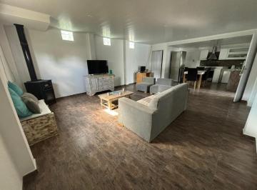 Casa · 160m² · 3 Ambientes · 2 Cocheras · Casa en Venta - 2 Dorm. 2 Baños - Chascomus