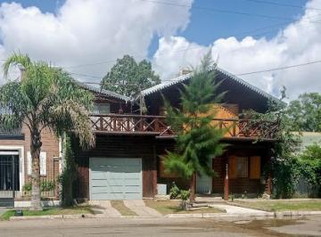 Casa · 150m² · 4 Ambientes · Casa en Venta - 3 Dorm. 3 Baños - Villa Constitución