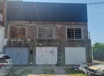 Edificio · 260m² · Edificio Comercial en Venta - 2 Dorm. 4 Baños - Lomas de Zamora