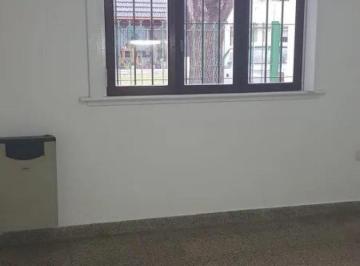 Casa · 90m² · 4 Ambientes · 1 Cochera · Casa en Alquiler - 3 Dorm. 1 Baño - La Plata