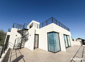 Casa · 397m² · 6 Ambientes · Casa en Alquiler - 5 Dorm. 5 Baños - La Plata