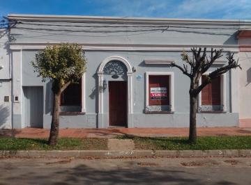 Casa de 4 ambientes, San José · Hermosa Casona, Inmejorable Ubicación