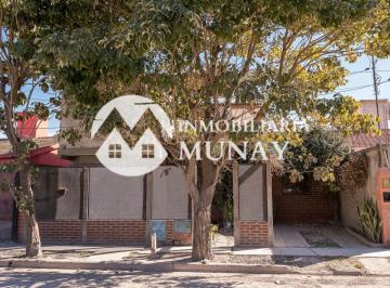 Casa · 220m² · 7 Ambientes · 1 Cochera · Casa en Venta Barrio Los Crespones