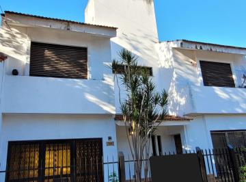 Casa de 6 ambientes, Vicente López · Interesante y Amplio Chalet de 4 Dorm. I Jardin I Garage I Dependencias