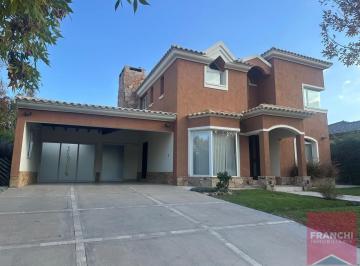 Casa · 296m² · 6 Ambientes · 2 Cocheras · Las Candelas II, Almirante Brown