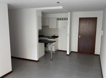 Departamento · 46m² · 2 Ambientes · Departamento de 1 Dormitorio con Patio a m de Bv, Oroño