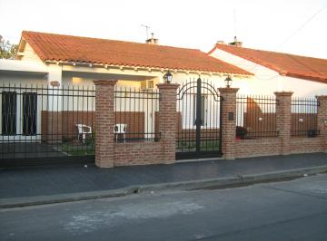 Casa de 4 ambientes, Avellaneda · Dueño Directo Alquila Chalet en Wilde: 4 Amb. con Cochera y Quincho