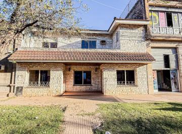 Casa · 232m² · 10 Ambientes · Casa 4 Dorm. en Venta en Roldan Centro Frente Al Banco Nacion