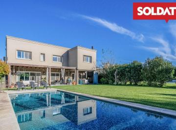 Casa · 204m² · 5 Ambientes · 4 Cocheras · Casa en Venta en Las Liebres