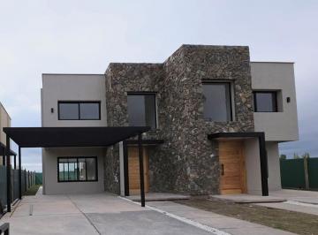 PH de 5 ambientes, Maipú · Barrio Ciro de Vieytes - Duplex