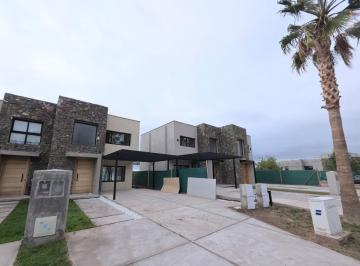 PH de 5 ambientes, Maipú · Barrio Ciro de Vieytes - Duplex