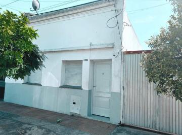 PH · 32m² · 2 Ambientes · 1 Cochera · PH en Venta en Villa Elvira con Parque
