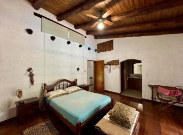 Casa · 237m² · 4 Ambientes · 2 Cocheras · Venta Casa Tres Dorm. La Carolina Pileta
