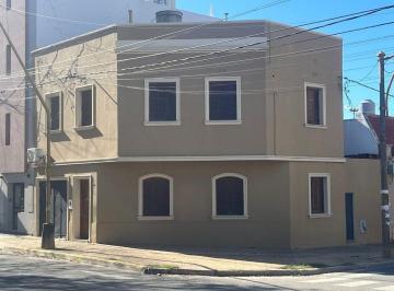 Casa · 138m² · 5 Ambientes · 1 Cochera · Casa en Barrio Candioti Sur