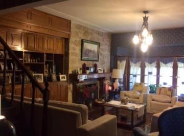 Casa · 220m² · 4 Ambientes · 2 Cocheras · Venta - Chalet 4 Amb. en Quilmes Residencial C/ Piscina y Qu