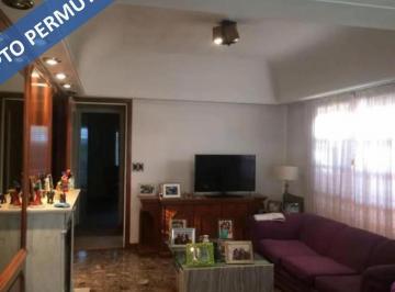 Casa · 300m² · 7 Ambientes · 3 Cocheras · Venta Gran Chalet 5 Amb C/piscina Impecable U$s 180.000