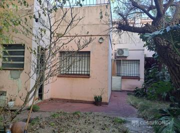 Local comercial · 186m² · 4 Ambientes · 2 Cocheras · Casa con Fines Comerciales con Gran Fondo Libre.