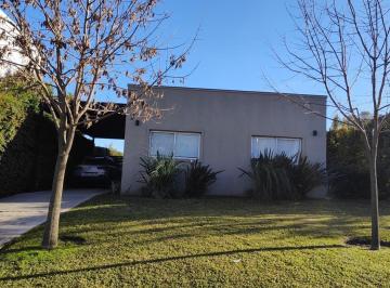 Casa · 105m² · 4 Ambientes · 2 Cocheras · Venta Casa en Santa Elena, Pilar del Este