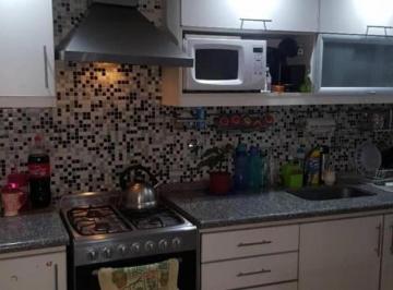 Casa · 100m² · 3 Ambientes · 2 Cocheras · En Venta Casa 3 Amb. con Amplio Patio! U$d 178.000!