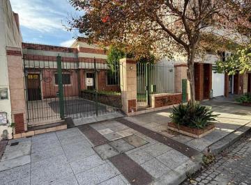 Casa · 260m² · 8 Ambientes · 1 Cochera · Casa en Lote Propio, Venta en Block Ideal 2 Familias Sin Subdividir, Apto Residencia Geriatrica