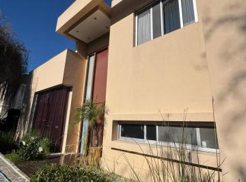 Casa · 300m² · 5 Ambientes · Venta Casa 5 Ambientes Apto Credito en Altos del Sol Ituzaingo Norte