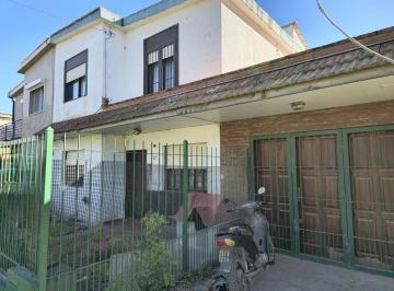 Casa · 150m² · 5 Ambientes · 3 Cocheras · Casa 5 Amb. Garaje y Quincho. Barrio Los Tilos
