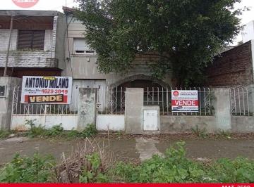 Casa de 5 ambientes, Morón · Venta - Permuta Casa a Refaccionar en Incomparable Lote