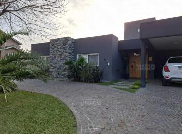 Casa · 244m² · 5 Ambientes · 2 Cocheras · Casa en Venta en Los Puentes, Luján, G. B. a. Zona Oeste
