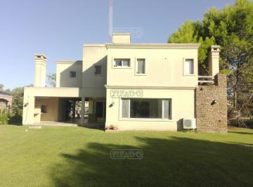 Casa · 228m² · 4 Ambientes · 1 Cochera · Casa en Venta en El Nacional, General Rodríguez, G. B. a. Zona Oeste