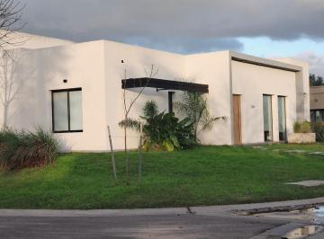 Casa · 150m² · 5 Ambientes · 1 Cochera · Casa en Venta - Santa Elena, Pilar del Este