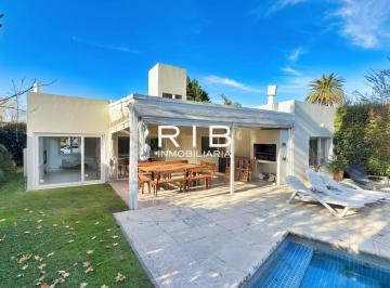 Casa de 4 ambientes, Pilar · Muy Linda Propiedad Sobre 740 m²