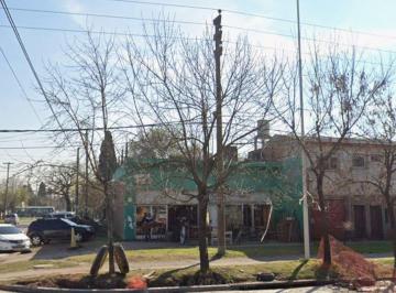 Casa · 128m² · 2 Ambientes · 1 Cochera · Venta de Casa y 2 Locales en Monte Grande