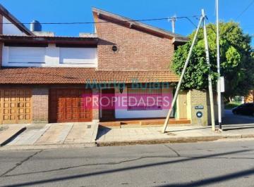 PH · 188m² · 3 Ambientes · 1 Cochera · Venta de PH en Dock Sud