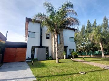 Casa de 5 ambientes, Ituzaingó · Chalet 5 Ambientes, Bºaltos del Sol, en Venta.
