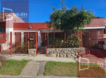 Casa · 150m² · 10 Ambientes · 1 Cochera · Colinas de Velez Sarsfield Casa de 3 Dorm. con Patio