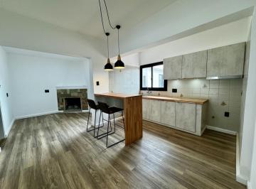 Casa · 107m² · 4 Ambientes · 1 Cochera · Colonia - Venta Casa Excelentemente Ubicada de 3 Dorm. Céntrica
