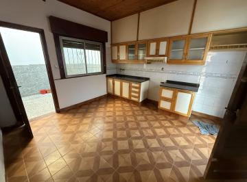 Casa · 70m² · 3 Ambientes · 2 Cocheras · Casa 3 Ambientes en Venta - Bernal Oeste